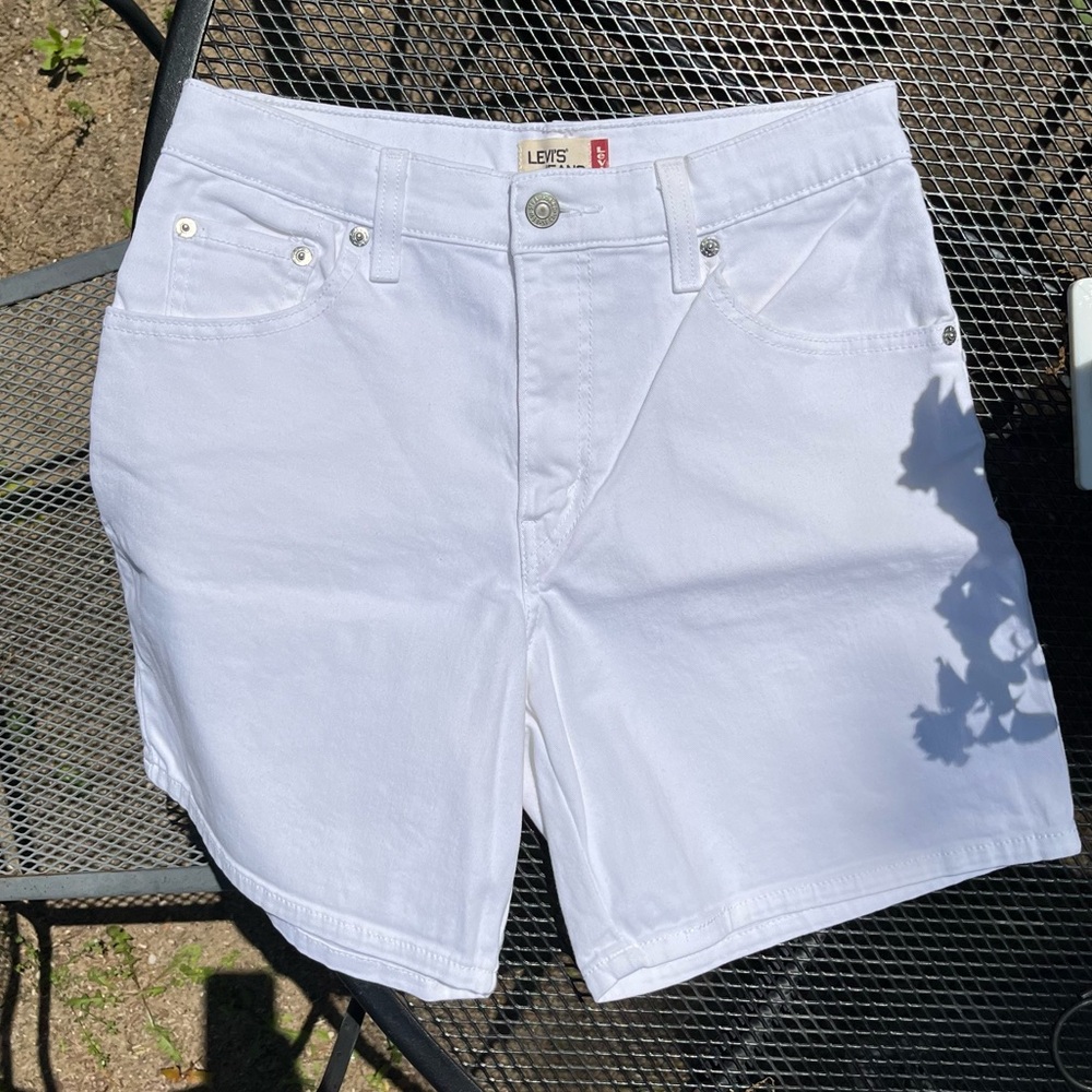White Levi's Stretchy Shorts Size 8 - Picture 9 of 11
